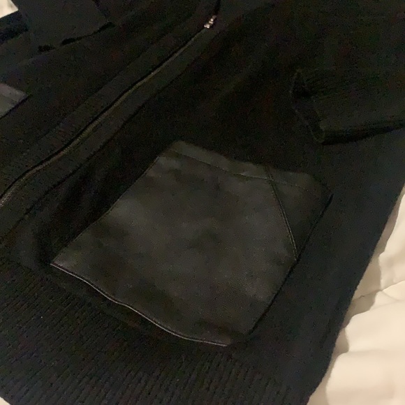 Banana Republic black zip up cardigan with faux leather pockets - Picture 3 of 6
